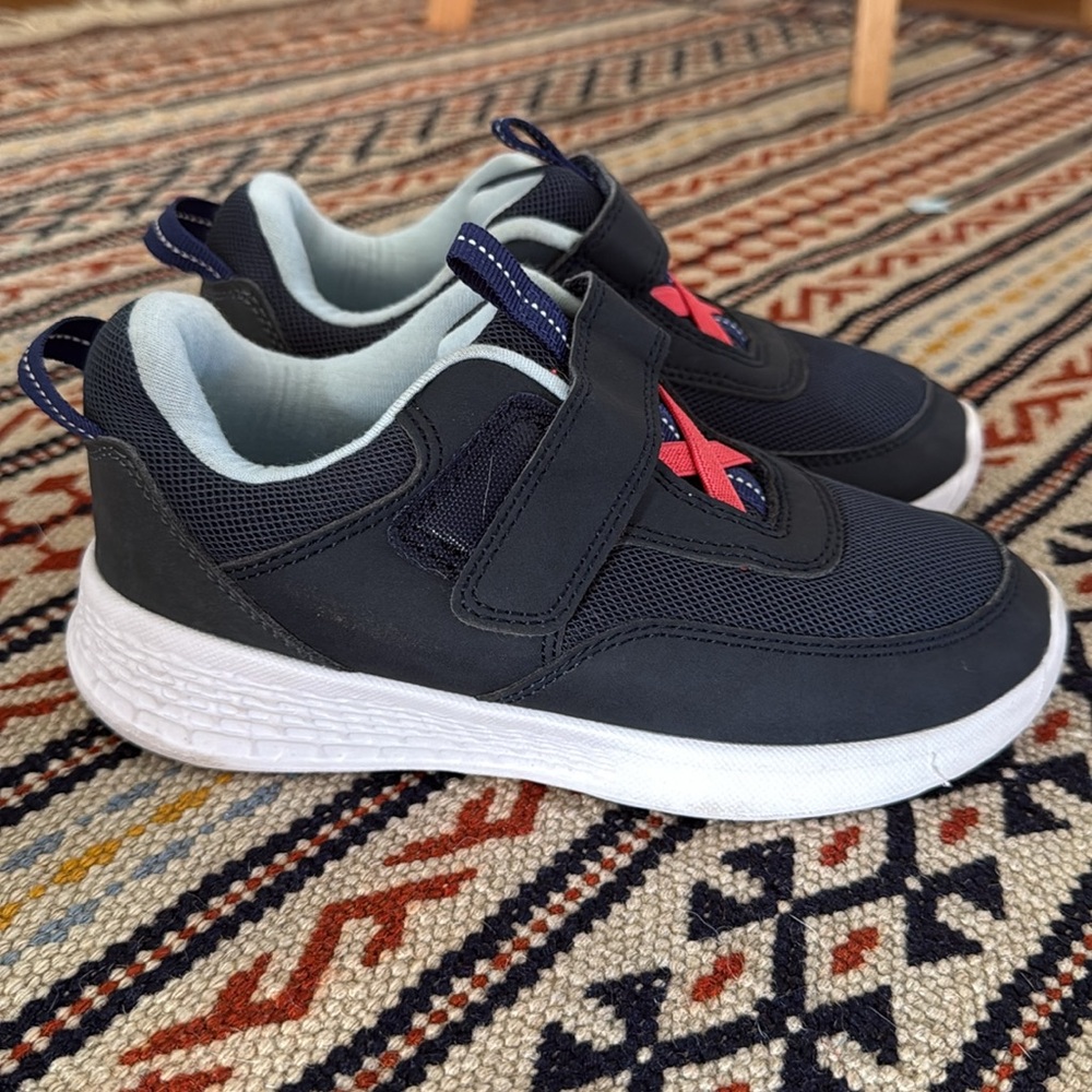 Cat and Jack Kids Navy Sneakers.Size 1. Gently worn.